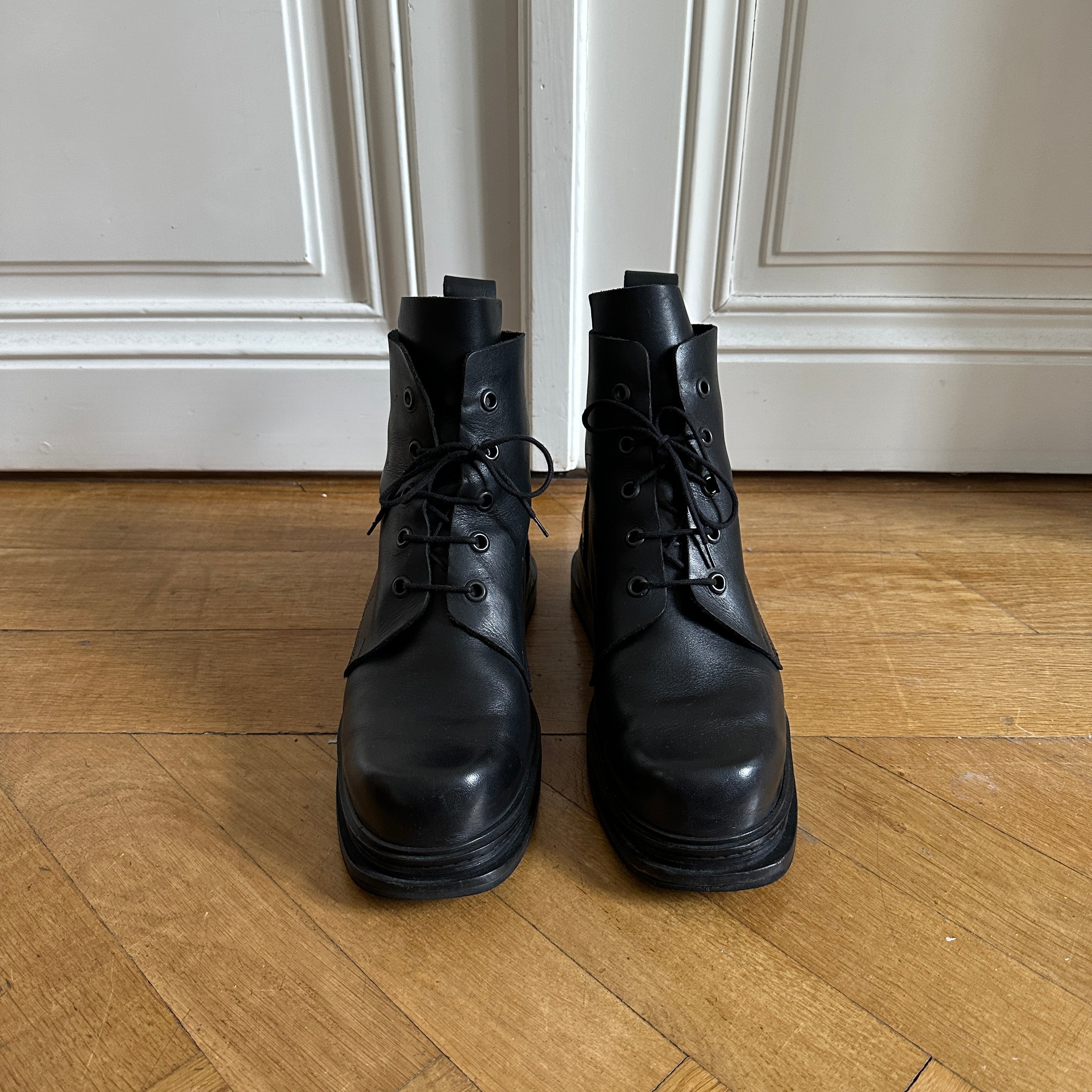 Dirk Bikkembergs 90s Black Leather Heel Boots – Ākaibu Store