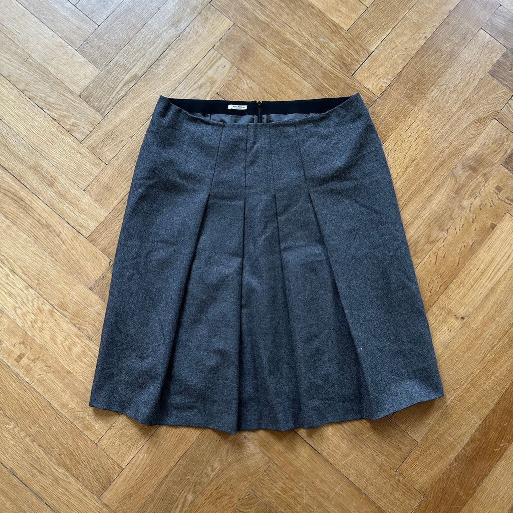 Miu Miu 2000s Pleated Wool Skirt – Ākaibu Store