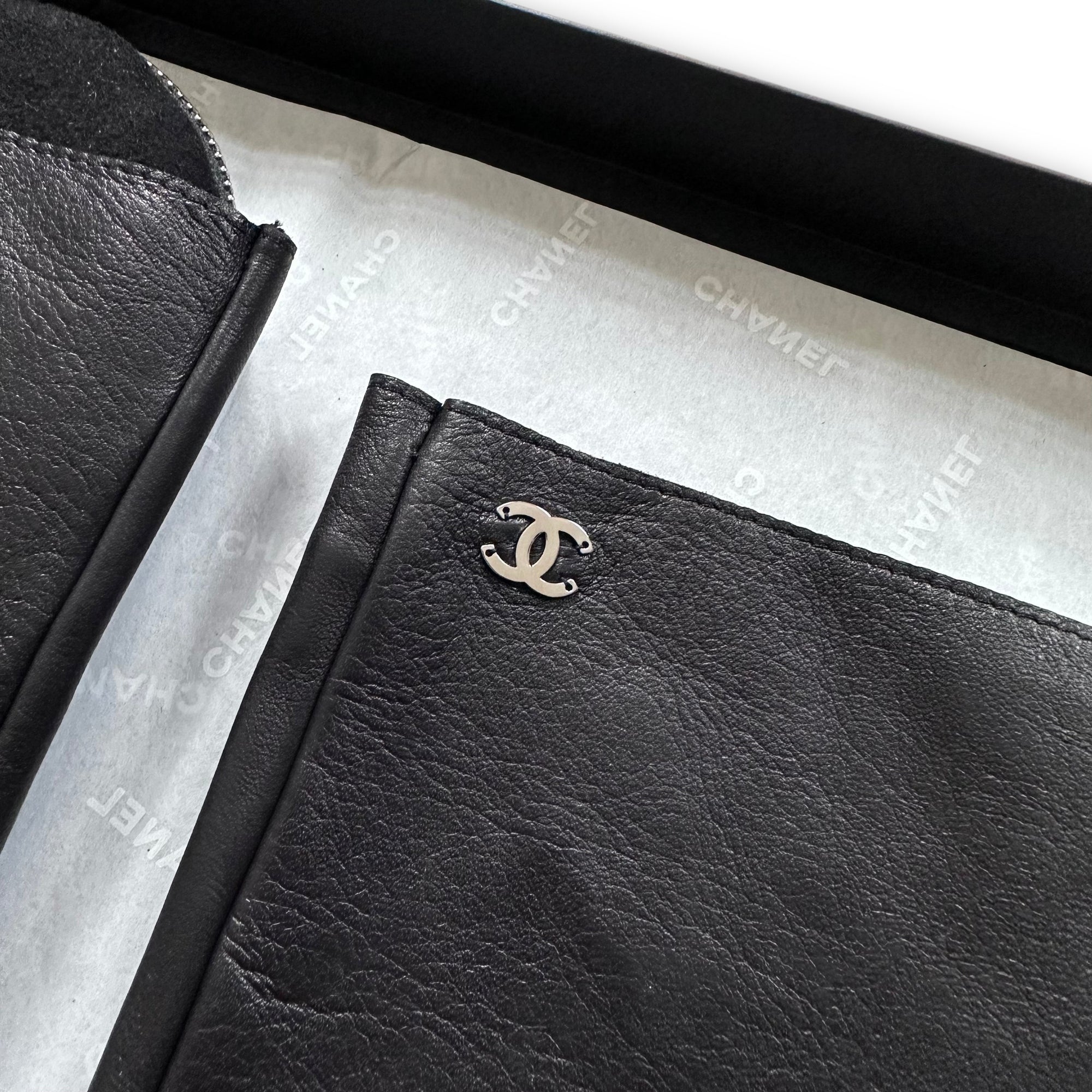 Chanel Black Leather Fingerless Pouch Gloves