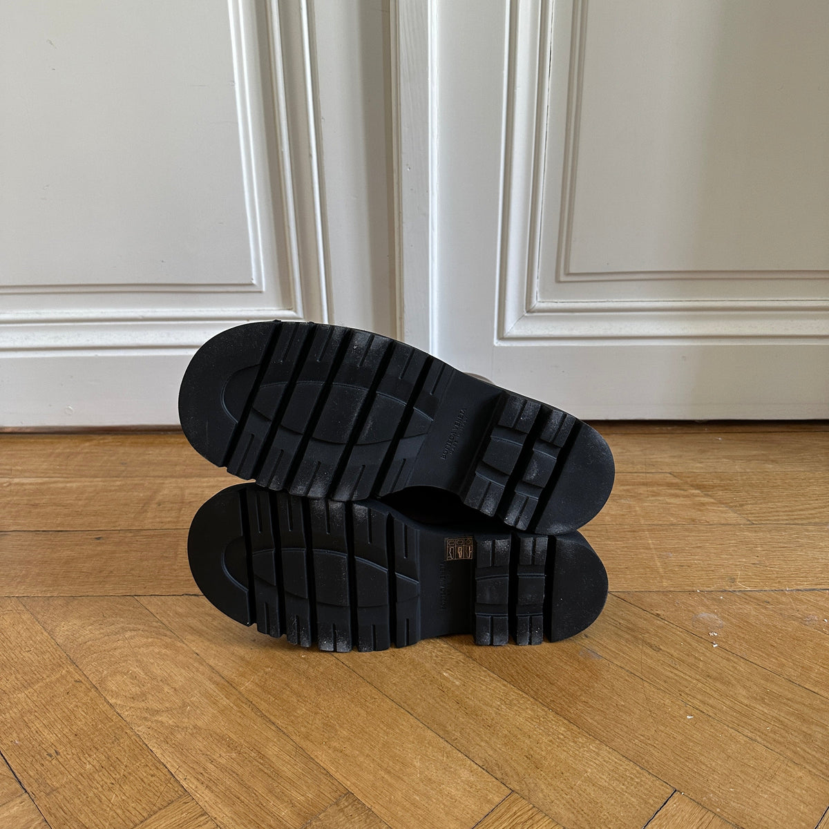 Bottega Veneta Chestnut Zip Leather Lug Boots
