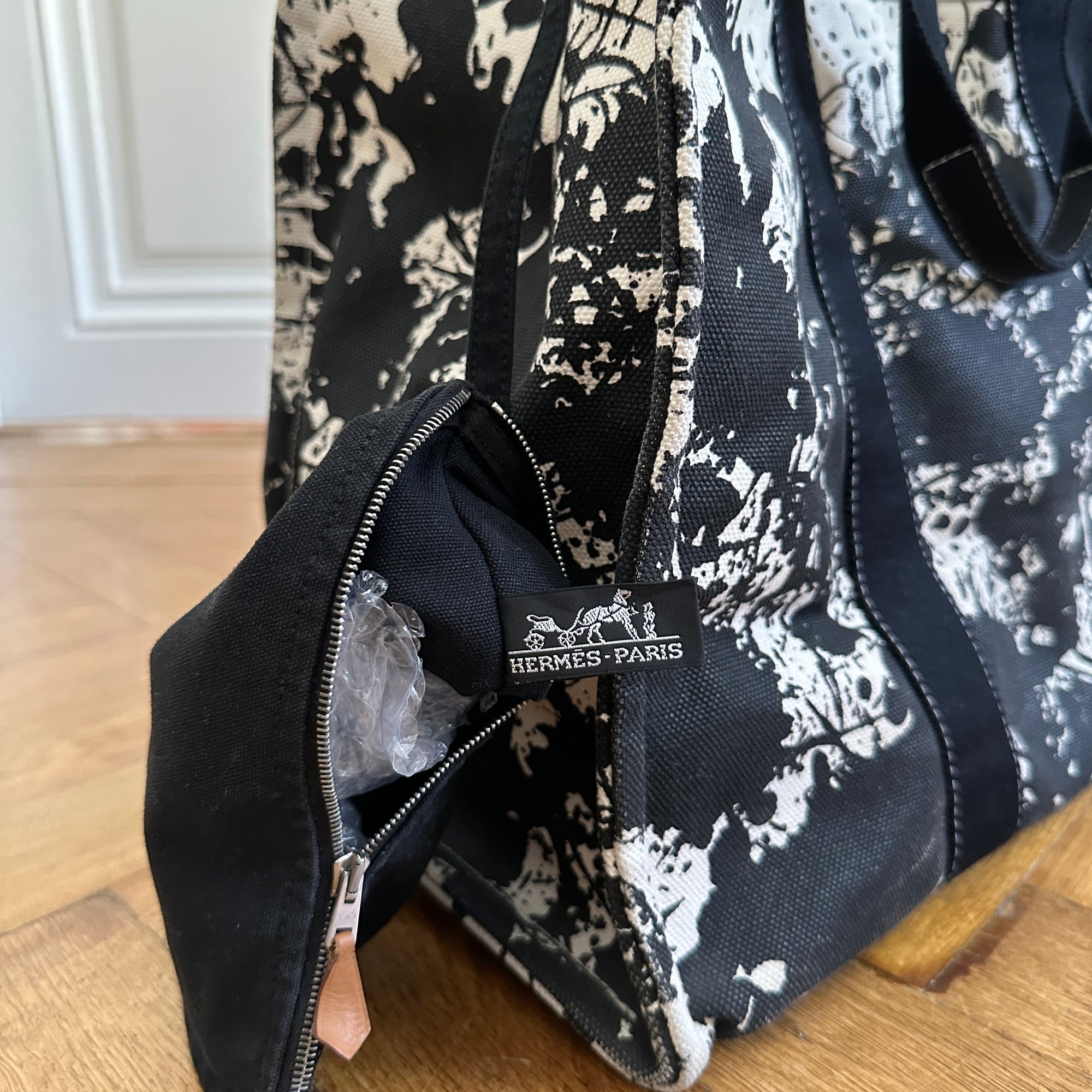Hermès SS04 Cheval Surprise Bora Bora Tote Bag