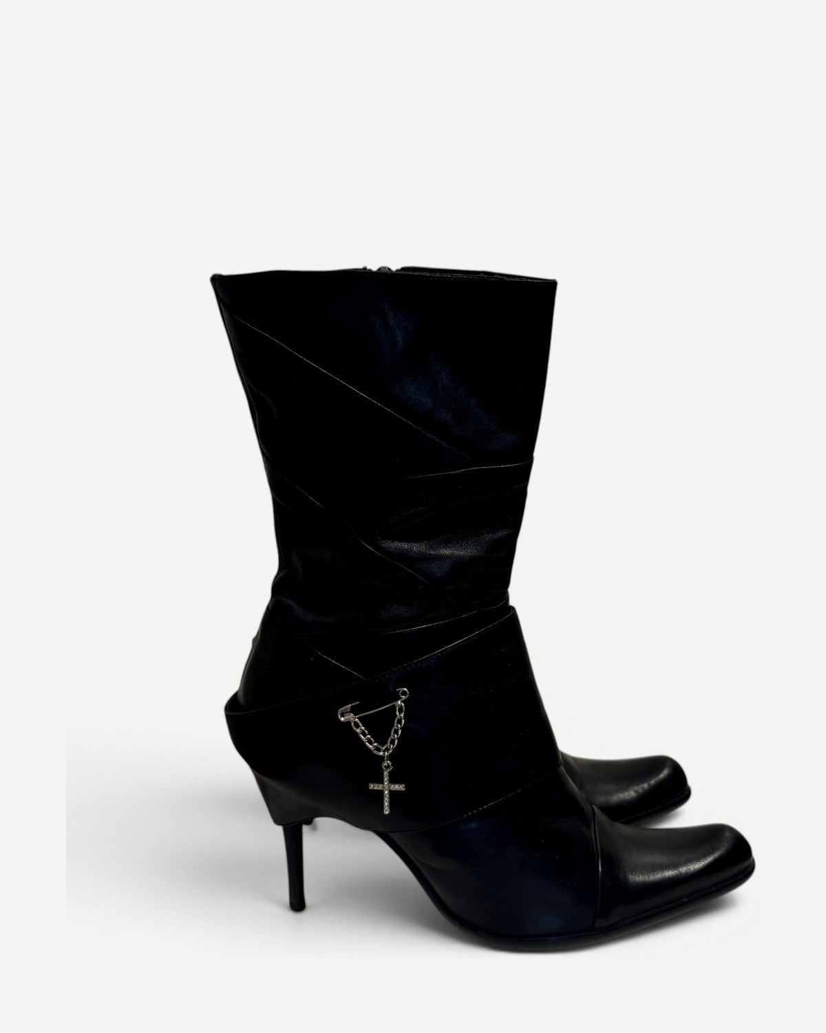 El Dantes 2000s Black Leather Chained Cross Piercing Boots