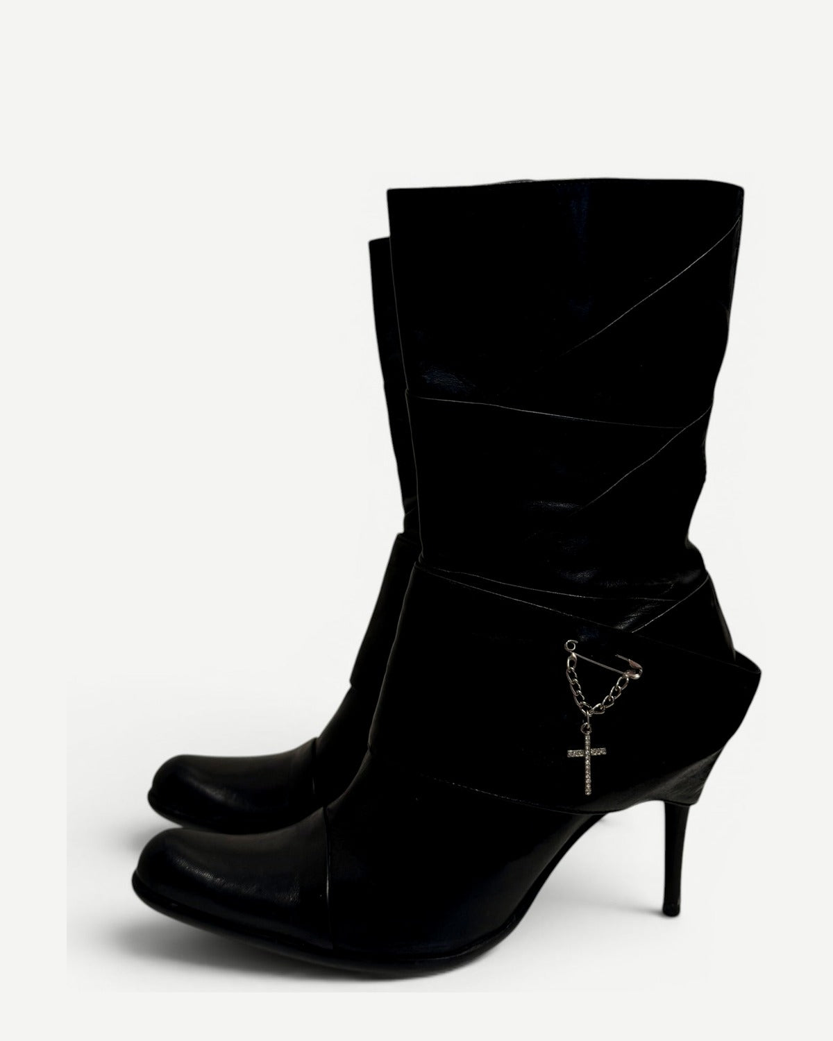 El Dantes 2000s Black Leather Chained Cross Piercing Boots