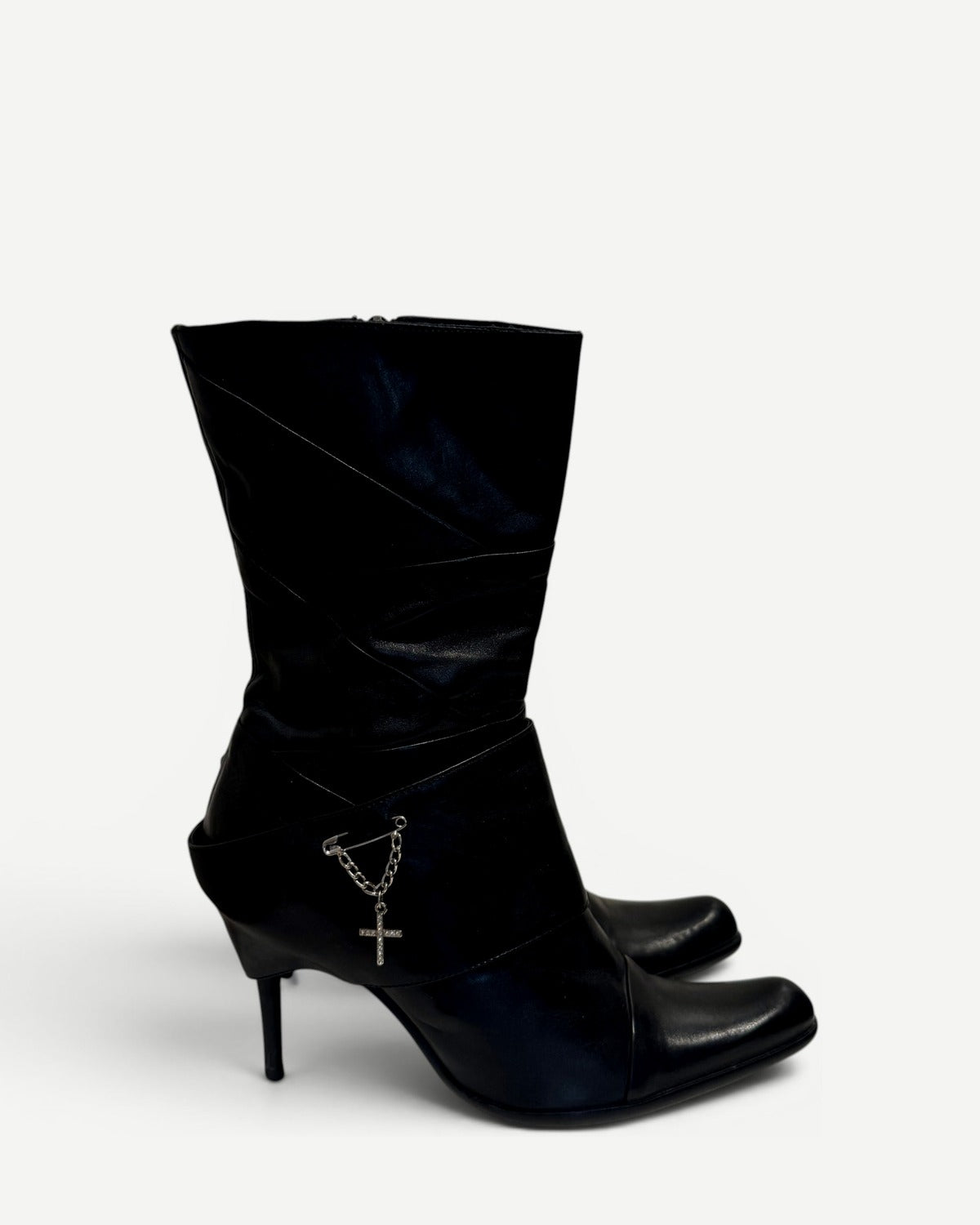 El Dantes 2000s Black Leather Chained Cross Piercing Boots