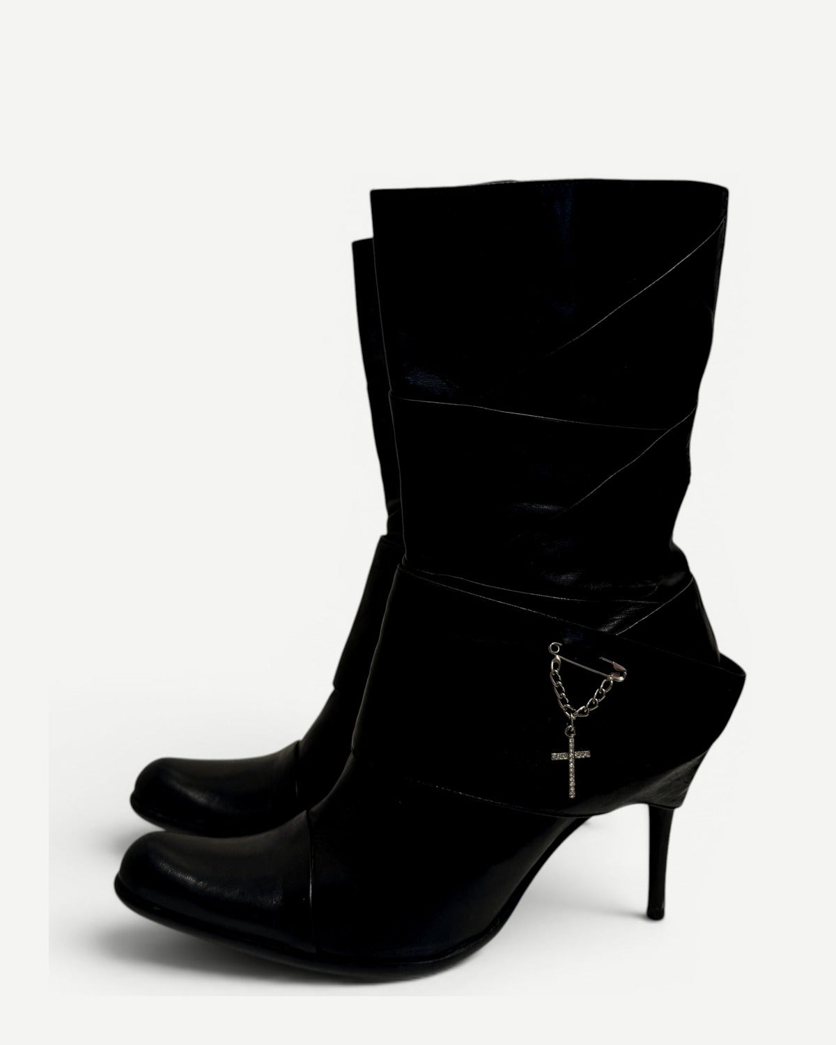 El Dantes 2000s Black Leather Chained Cross Piercing Boots