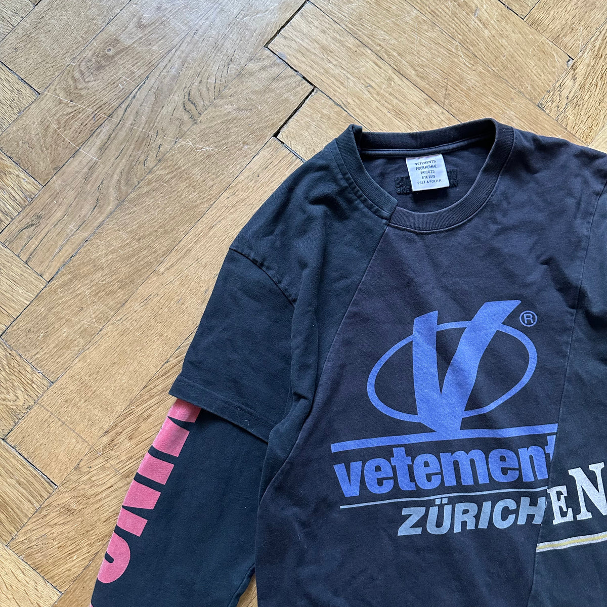 Vetements SS18 Zürich Logo Split Longsleeve