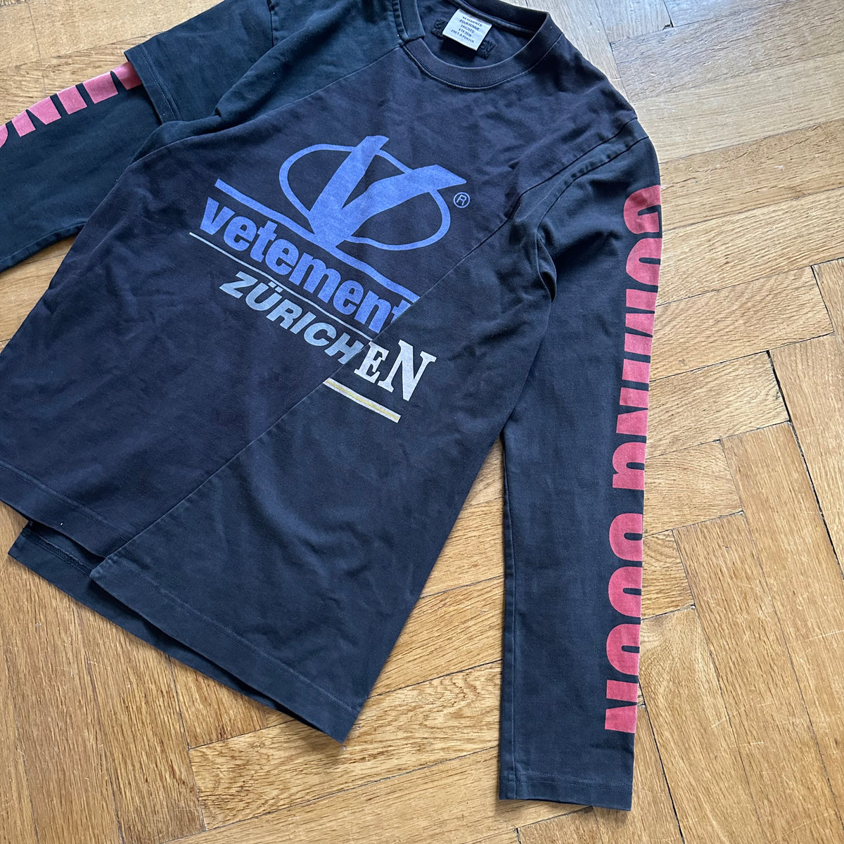 Vetements SS18 Zürich Logo Split Longsleeve