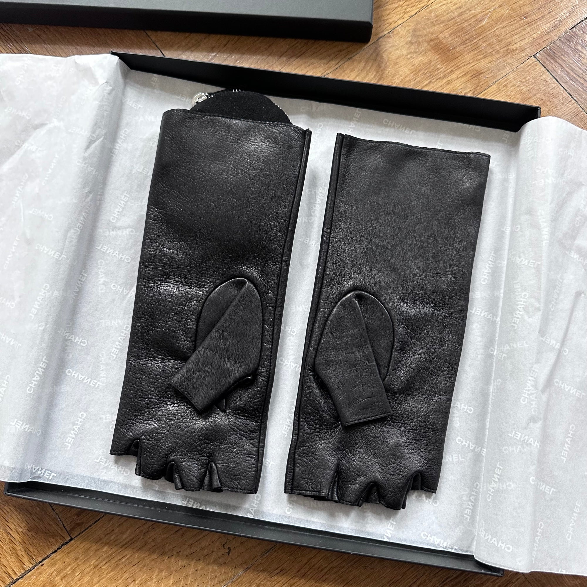 Chanel Black Leather Fingerless Pouch Gloves