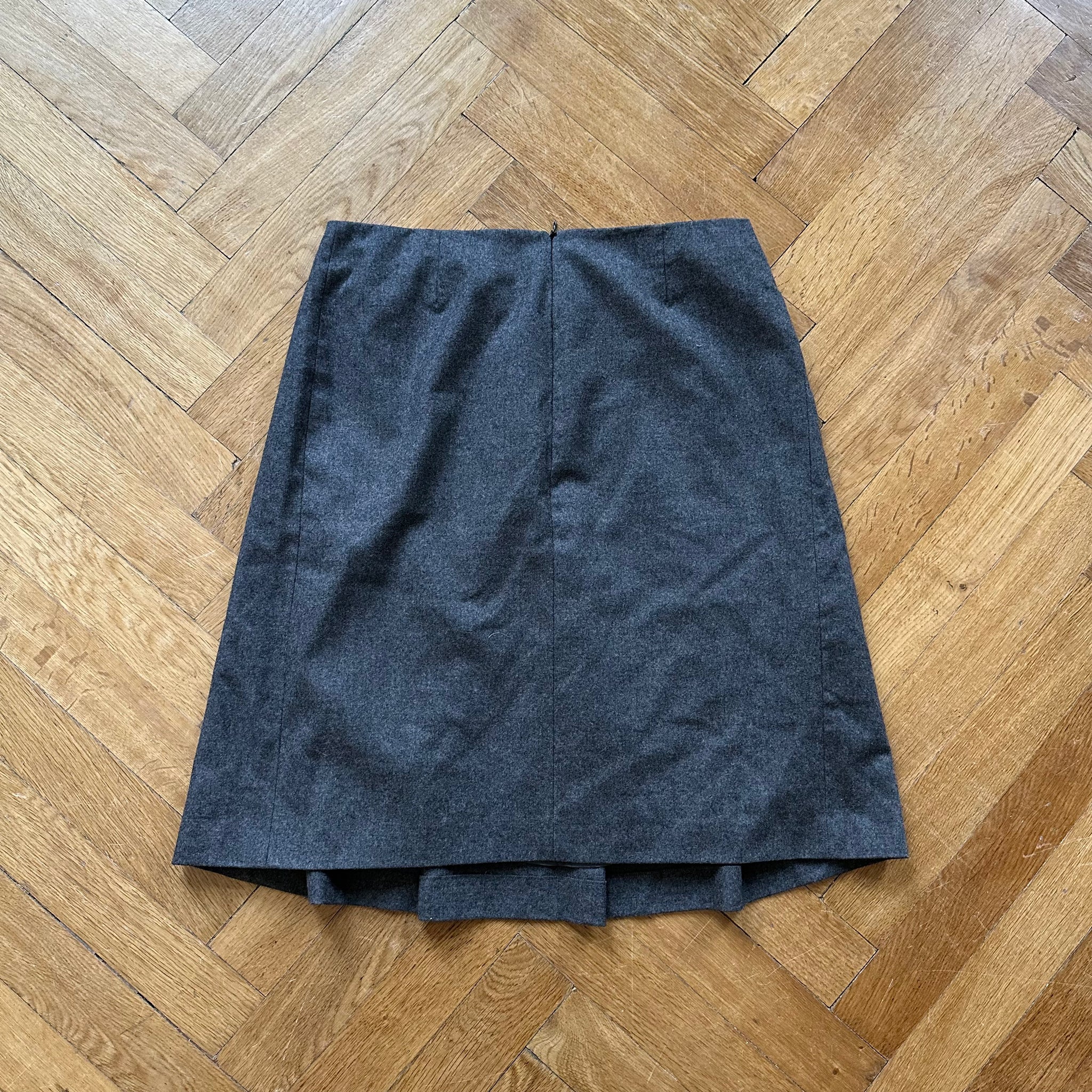 Miu Miu 2000s Pleated Wool Skirt - Ākaibu Store Miu Miu 2000s Pleated Wool Skirt - Ākaibu Store